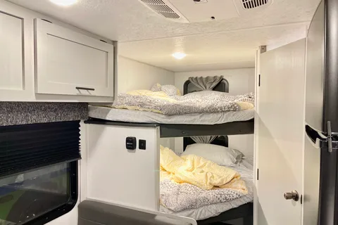 Forest Salem RV trailer Sleeps 7 Lightweight