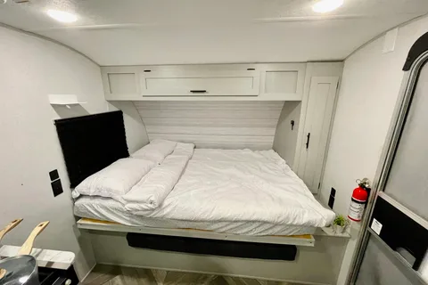 Forest Salem RV trailer Sleeps 7 Lightweight