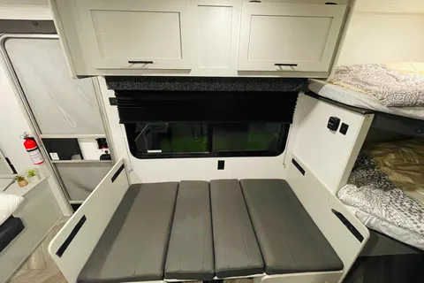 Forest Salem RV trailer Sleeps 7 Lightweight