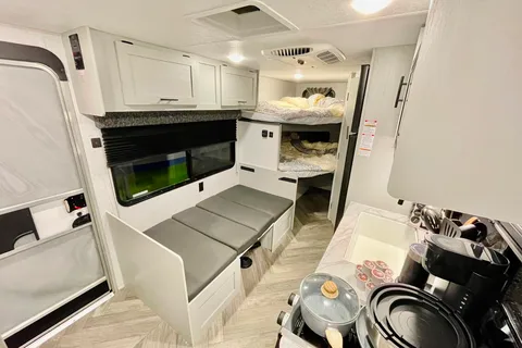 Forest Salem RV trailer Sleeps 7 Lightweight