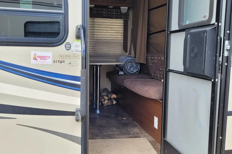 Janeth's Freedom Express Travel Trailer - Hybrid 2015 Coachmen 21 TQX