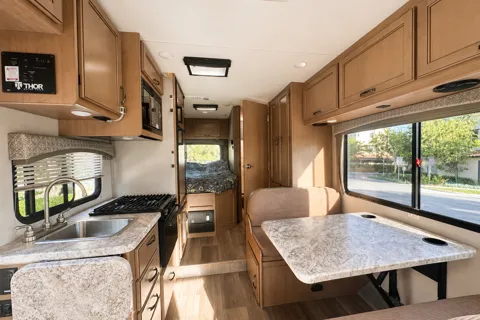 Perfect Couple or Small Family Getaway! 2021 FourWinds with standard DL
