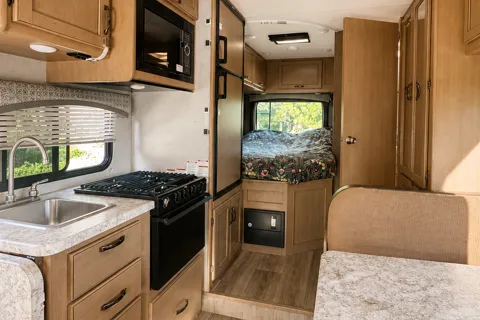 Perfect Couple or Small Family Getaway! 2021 FourWinds with standard DL