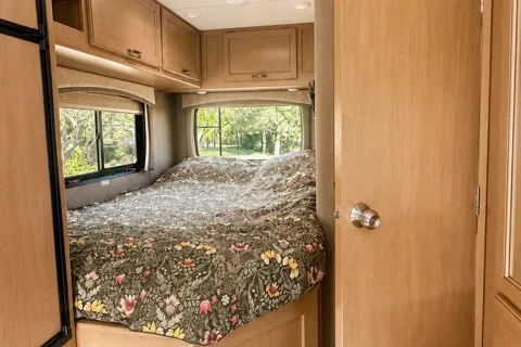 Perfect Couple or Small Family Getaway! 2021 FourWinds with standard DL