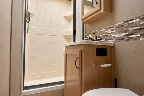 Perfect Couple or Small Family Getaway! 2021 FourWinds with standard DL
