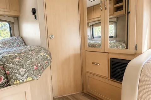 Perfect Couple or Small Family Getaway! 2021 FourWinds with standard DL