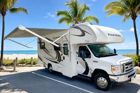 Perfect Couple or Small Family Getaway! 2021 FourWinds with standard DL