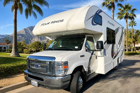 Perfect Couple or Small Family Getaway! 2021 FourWinds with standard DL