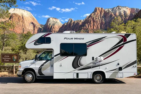 Perfect Couple or Small Family Getaway! 2021 FourWinds with standard DL