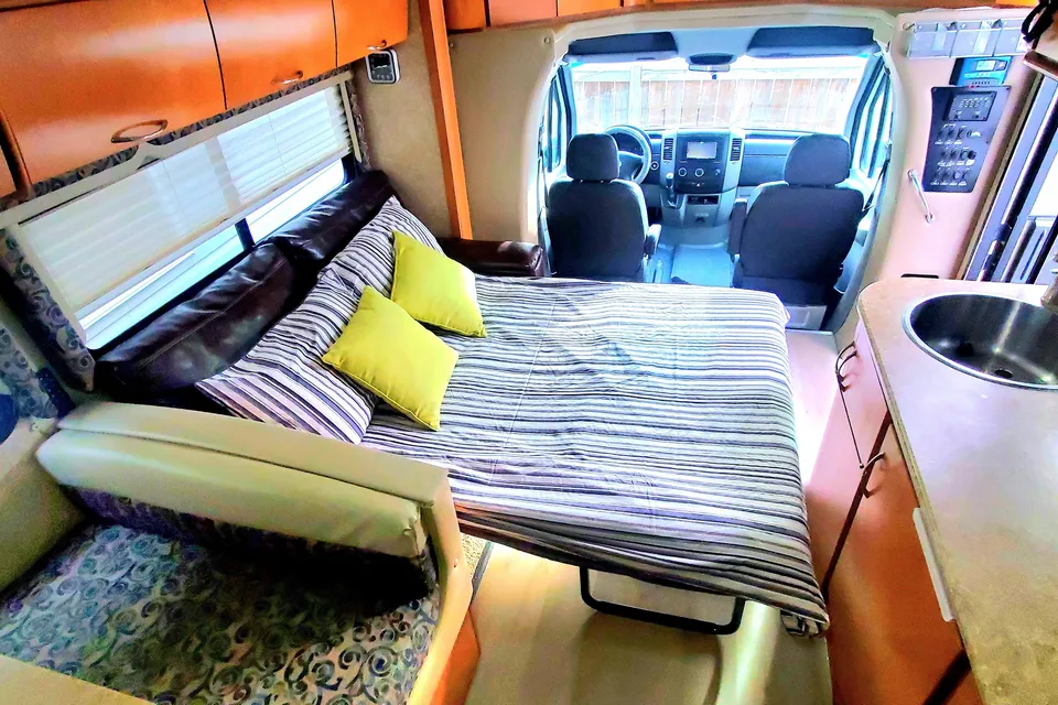 MERCEDES  SPRINTER " DORADO " Class C