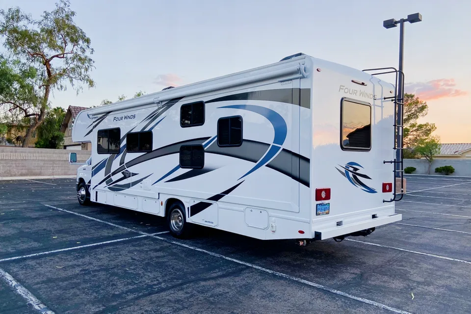 Luiza's Thor Motor Coach Four Winds 31 EV Class C