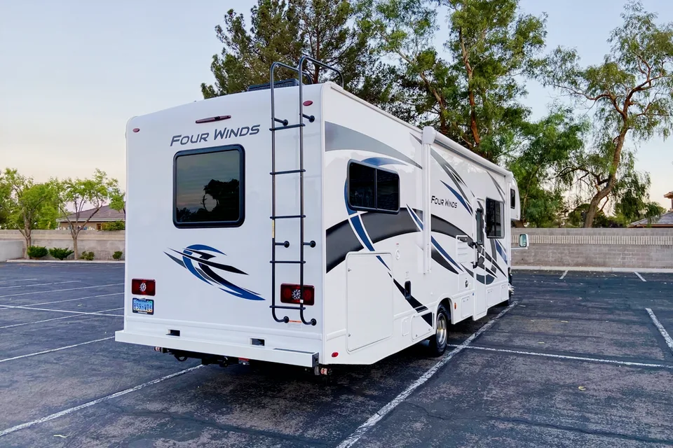 Luiza's Thor Motor Coach Four Winds 31 EV Class C