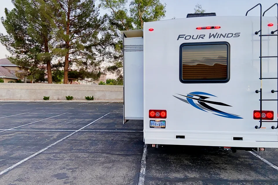 Luiza's Thor Motor Coach Four Winds 31 EV Class C