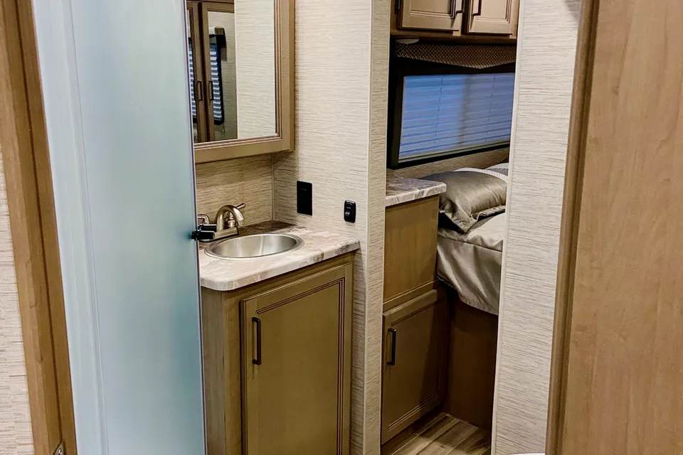 Luiza's Thor Motor Coach Four Winds 31 EV Class C