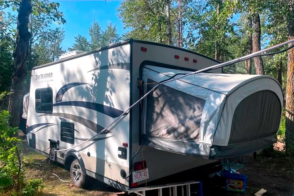 Moni's Jayco Jayfeather X17z Hybrid