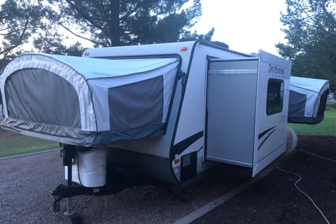 Elderado's Jay Feather X23F Travel Trailer