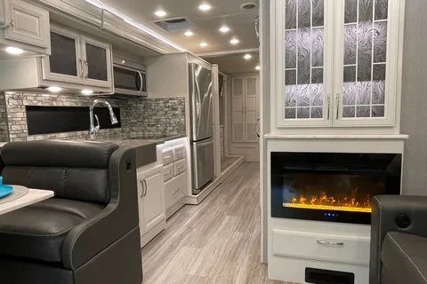 Luxury *CLASS A*  Holiday Rambler Nautica CL14with wifi