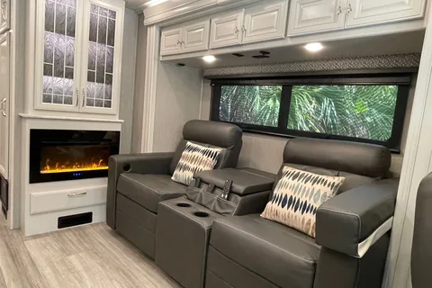 Luxury *CLASS A*  Holiday Rambler Nautica CL14with wifi