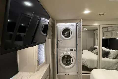 Luxury *CLASS A*  Holiday Rambler Nautica CL14with wifi