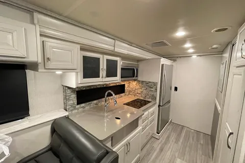 Luxury *CLASS A*  Holiday Rambler Nautica CL14with wifi