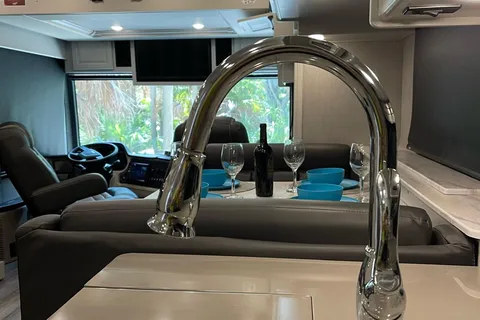 Luxury *CLASS A*  Holiday Rambler Nautica CL14with wifi