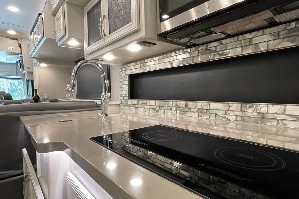 Luxury *CLASS A*  Holiday Rambler Nautica CL14with wifi