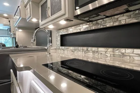 Luxury *CLASS A*  Holiday Rambler Nautica CL14with wifi