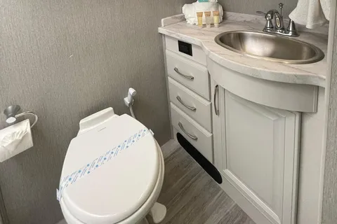 Luxury *CLASS A*  Holiday Rambler Nautica CL14with wifi