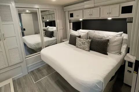Luxury *CLASS A*  Holiday Rambler Nautica CL14with wifi