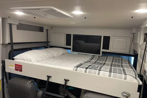 Luxury *CLASS A*  Holiday Rambler Nautica CL14with wifi
