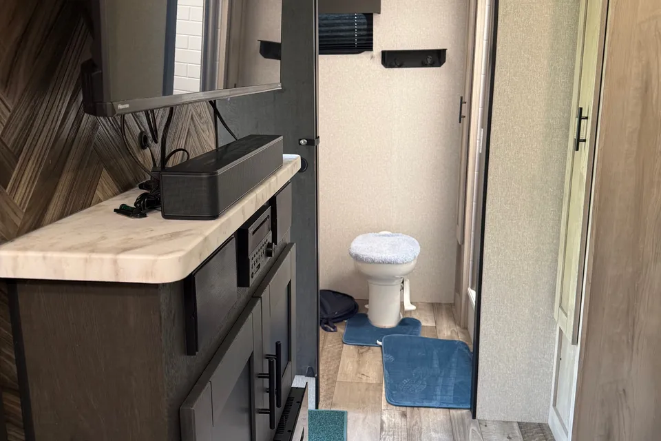 Clean 33’ KZ Connect Travel Trailer