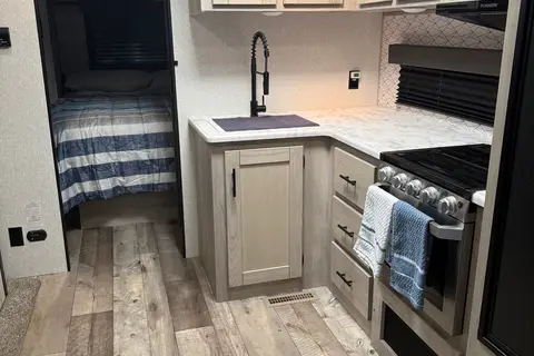 Clean 33’ KZ Connect Travel Trailer