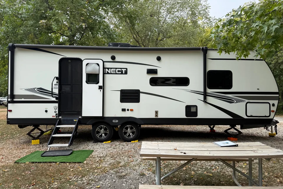 Clean 33’ KZ Connect Travel Trailer