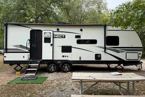 Clean 33’ KZ Connect Travel Trailer