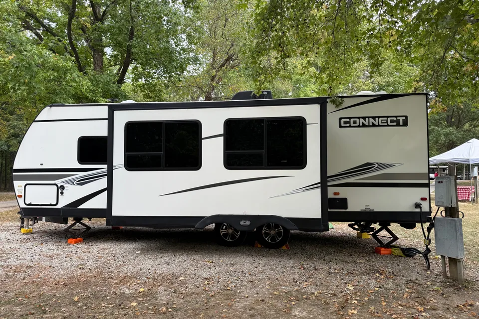 Clean 33’ KZ Connect Travel Trailer