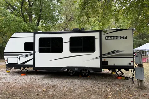 Clean 33’ KZ Connect Travel Trailer