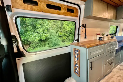 BookOnlyVans presents Vanna White a New 2021 Mercedes-Benz Sprinter 2500 170