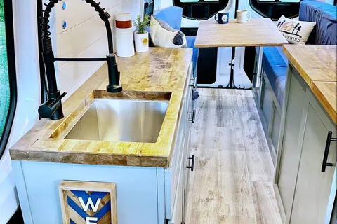 BookOnlyVans presents Vanna White a New 2021 Mercedes-Benz Sprinter 2500 170