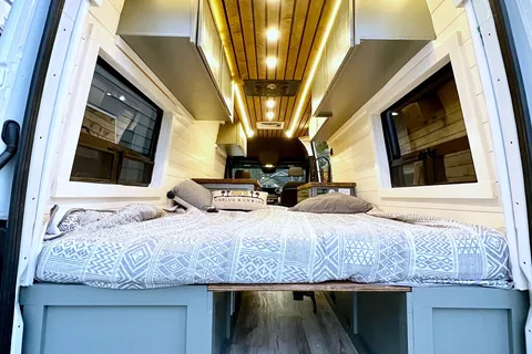BookOnlyVans presents Vanna White a New 2021 Mercedes-Benz Sprinter 2500 170