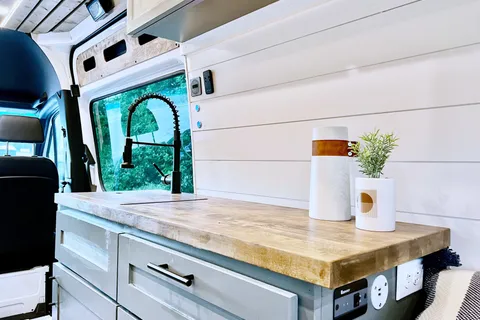 BookOnlyVans presents Vanna White a New 2021 Mercedes-Benz Sprinter 2500 170