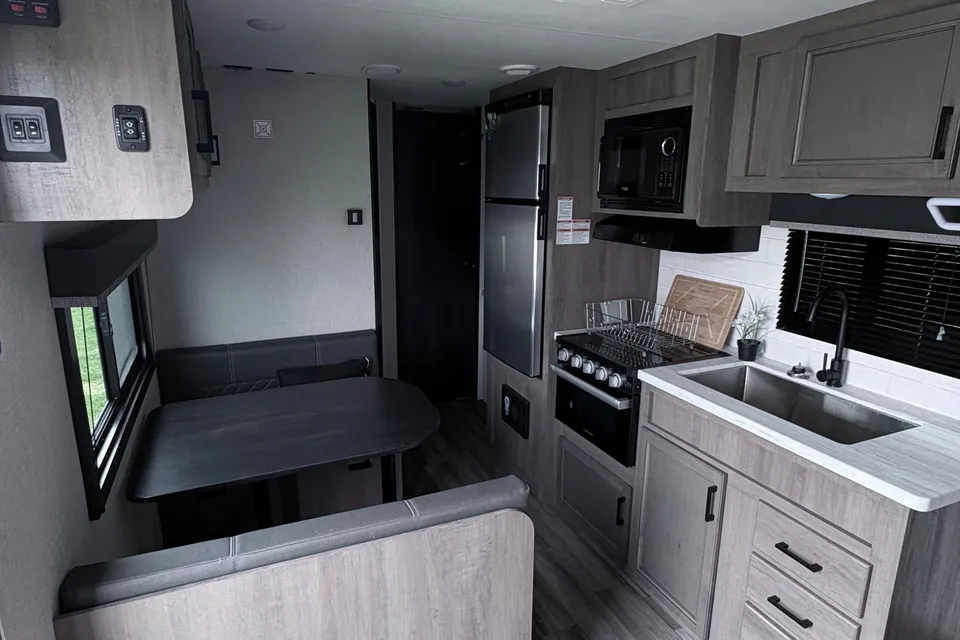 The Smith’s Starcraft 26bh Travel Trailer