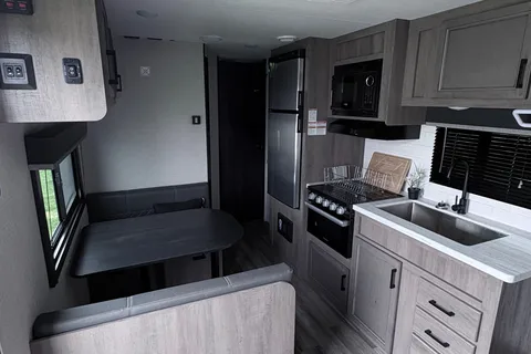 The Smith’s Starcraft 26bh Travel Trailer