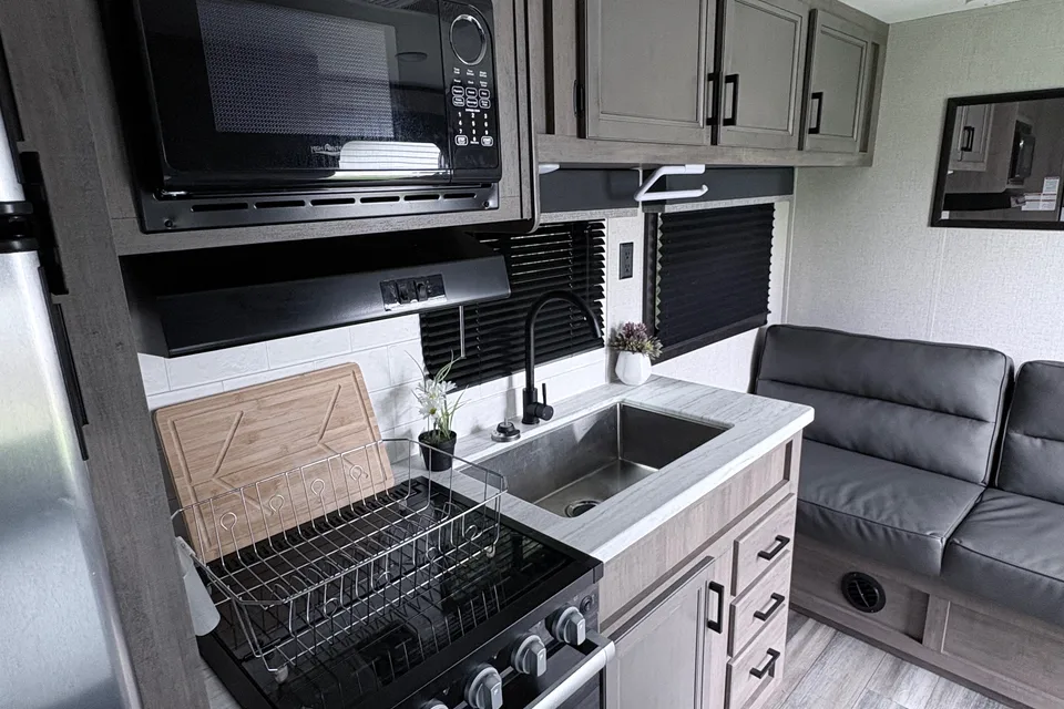 The Smith’s Starcraft 26bh Travel Trailer