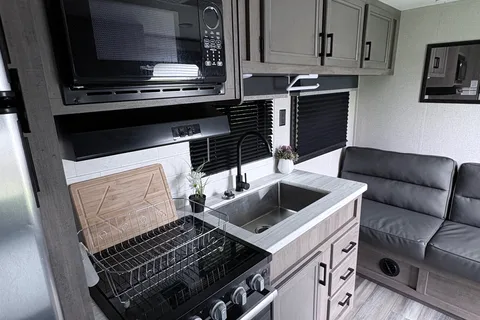 The Smith’s Starcraft 26bh Travel Trailer