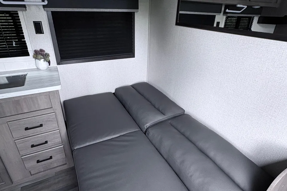 The Smith’s Starcraft 26bh Travel Trailer