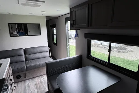 The Smith’s Starcraft 26bh Travel Trailer