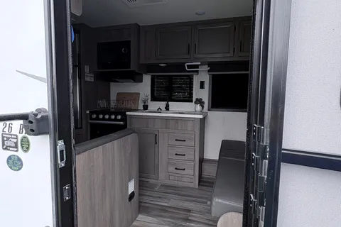 The Smith’s Starcraft 26bh Travel Trailer