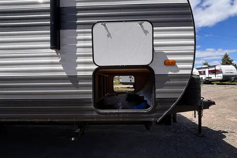 Family Fun 25' Bunkhouse | Sleeps 6-8 | Under 4000lbs