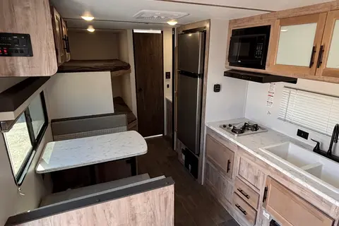 Family Fun 25' Bunkhouse | Sleeps 6-8 | Under 4000lbs