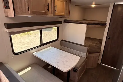 Family Fun 25' Bunkhouse | Sleeps 6-8 | Under 4000lbs